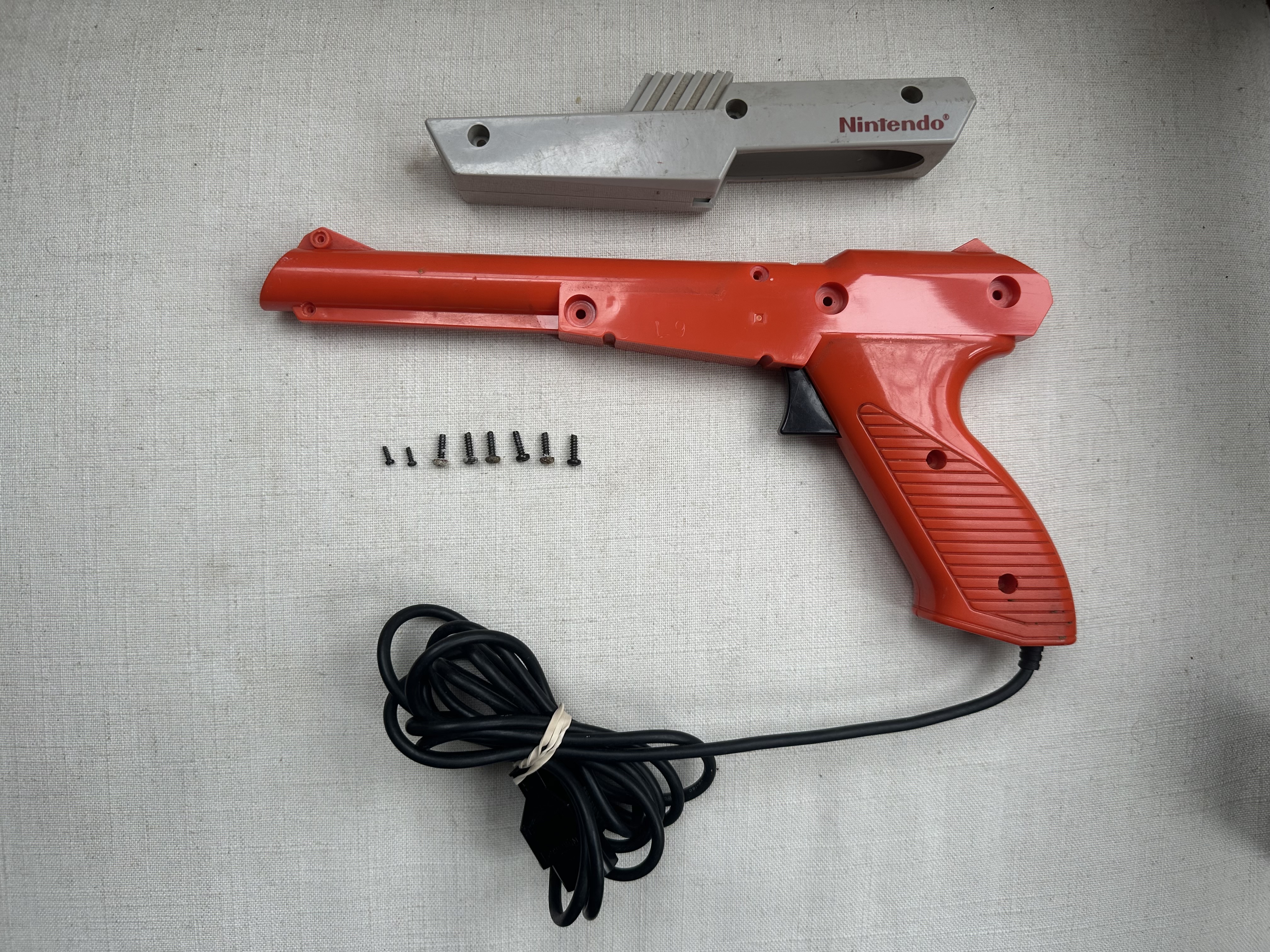 Lightgun with all of the screws removed